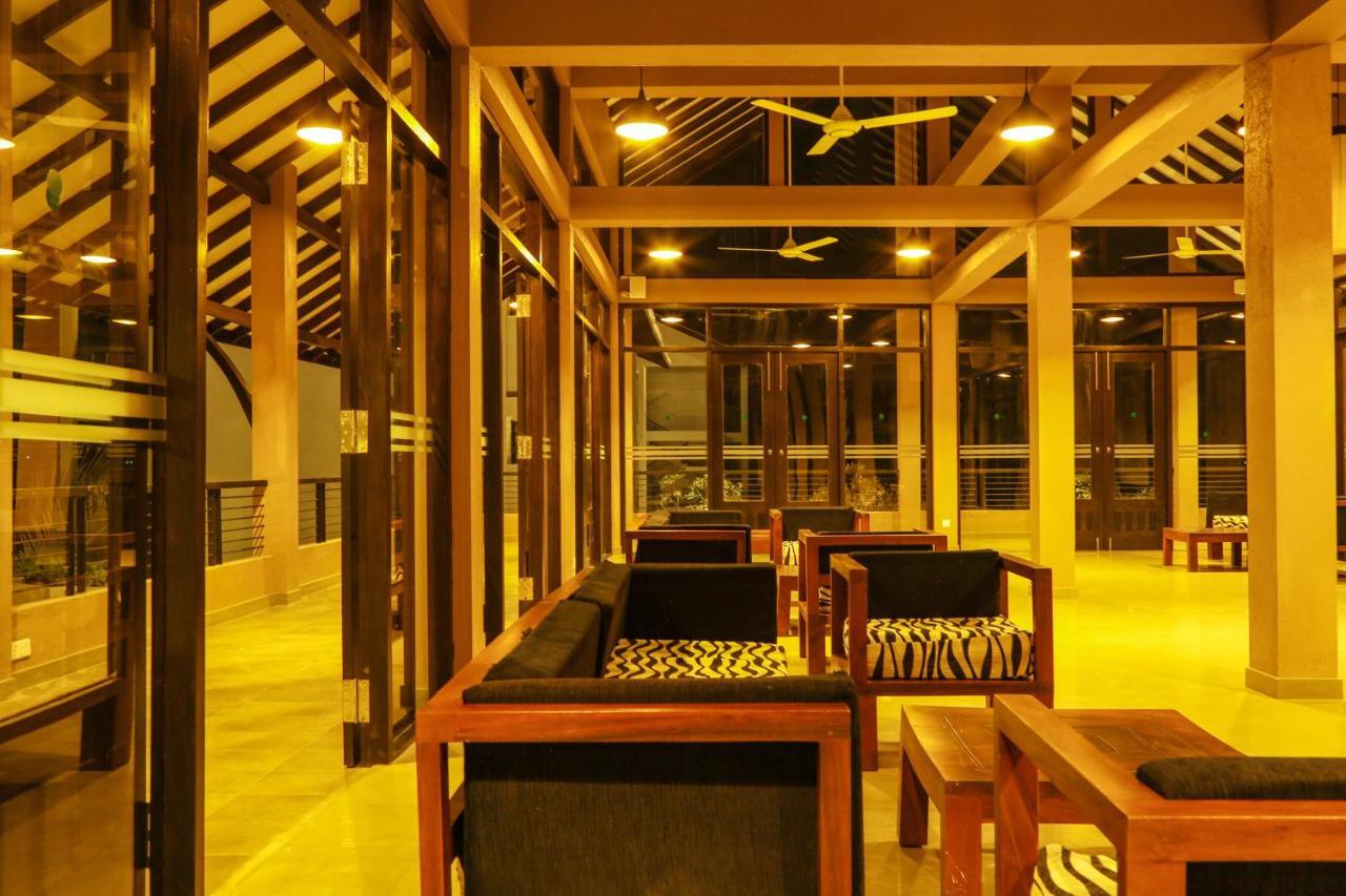 Oak Ray Wild Yala Hotel Tissamaharama Bagian luar foto