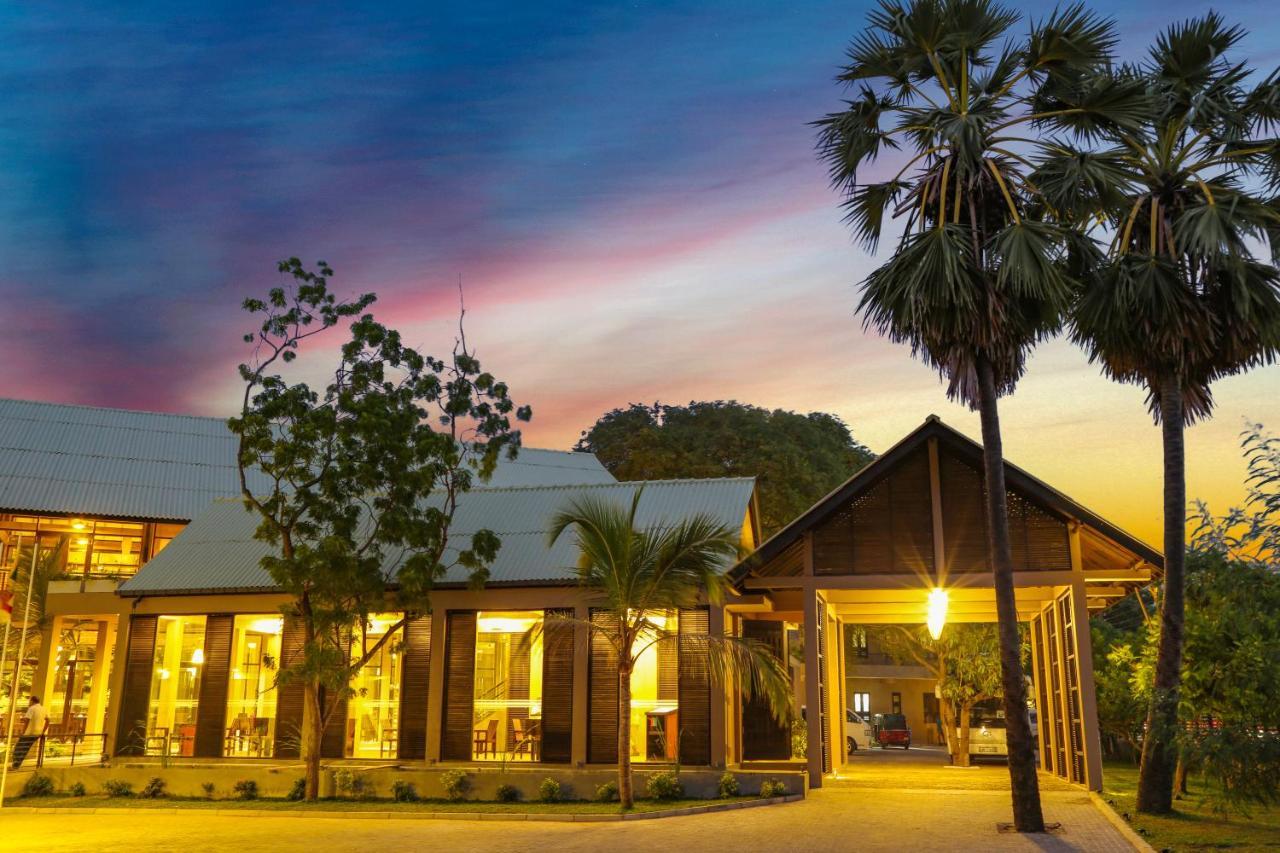 Oak Ray Wild Yala Hotel Tissamaharama Bagian luar foto