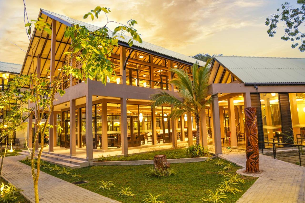 Oak Ray Wild Yala Hotel Tissamaharama Bagian luar foto